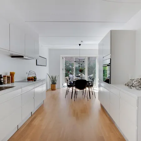 Sanders Field's - Chic Three-bedroom Townhouse With Private Terrace *