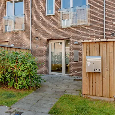 Sanders Field's - Chic Three-bedroom Townhouse With Private Terrace